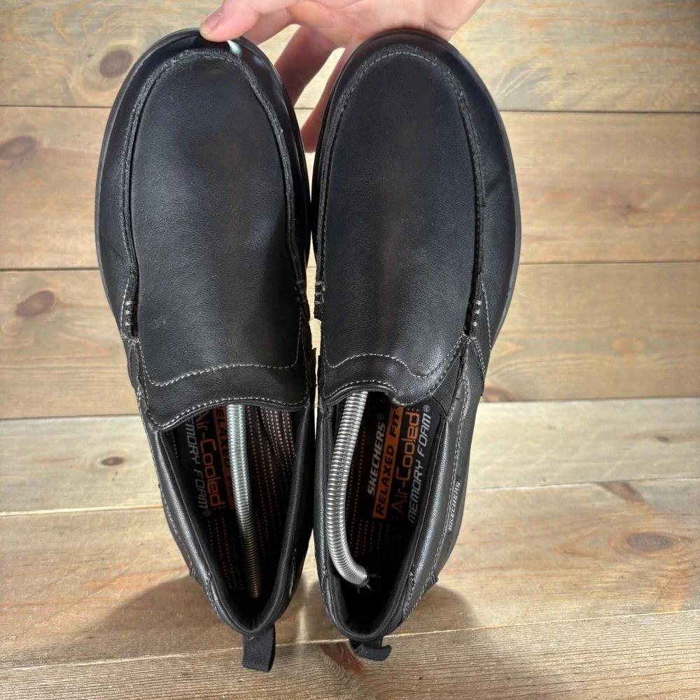 Skechers Harper Forde Mens size 10.5 shoes Black Leather Slip On Casual Loafers